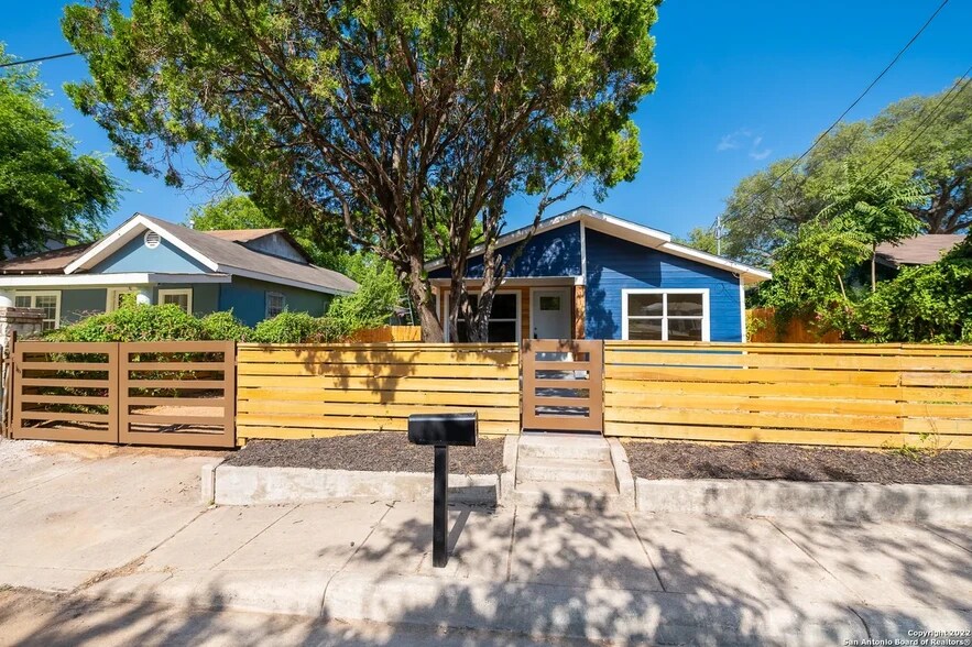 Building Photo - 115 San Salvador Ave