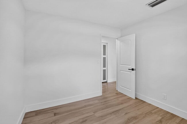Building Photo - 4329 SW 49th Ct