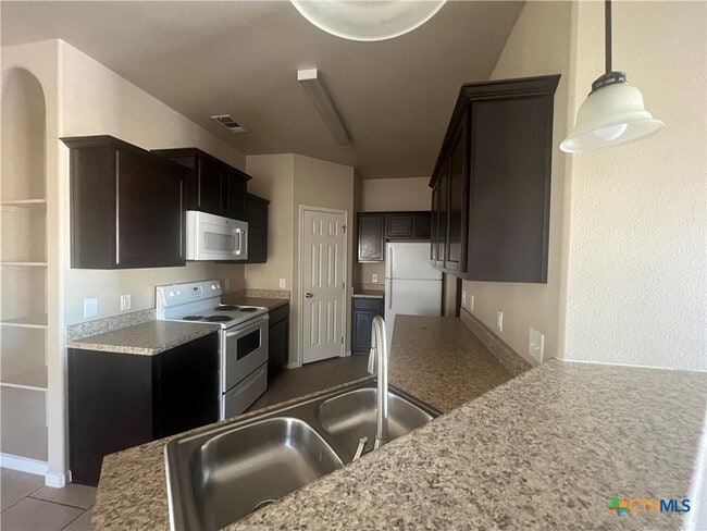 Building Photo - 1206 Loyal Ln