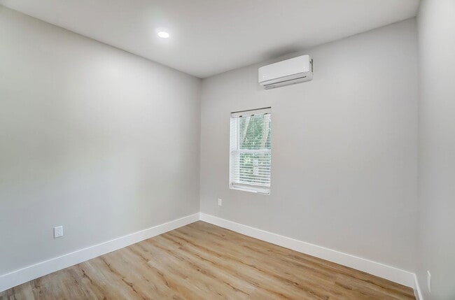 Building Photo - 3719 Kirkup Ave