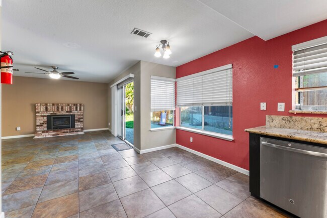 Building Photo - 2126 Sunhaven Ct