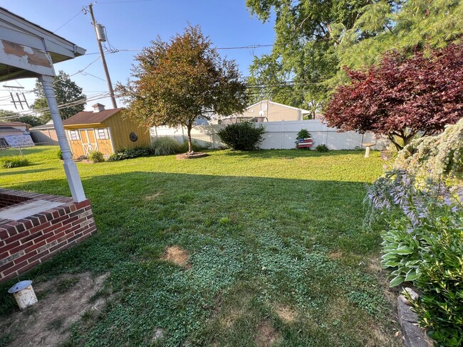 Building Photo - Beautiful Large 4 bedroom 2 bath in Levitt...