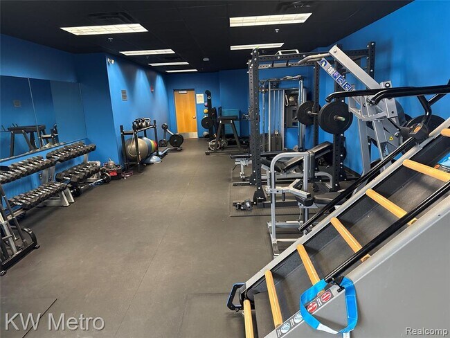 Building Photo - 350 N Main St