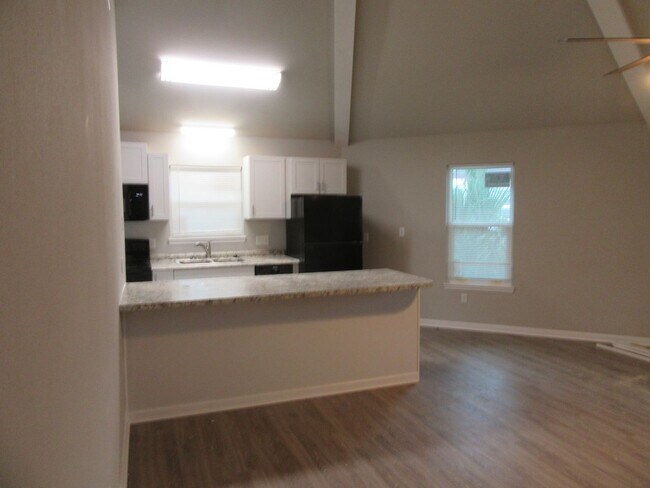 Building Photo - 1304 Grace Ave