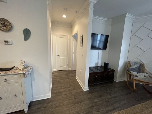 Building Photo - Recently renovated condominium in the well sought-after Crow Creek subdivision!