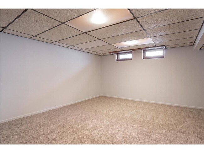 Building Photo - 7740 Arlington Ave N