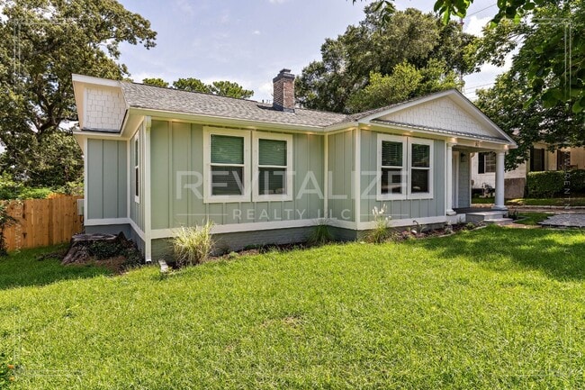 Building Photo - Gorgeous Spring Hill Home!