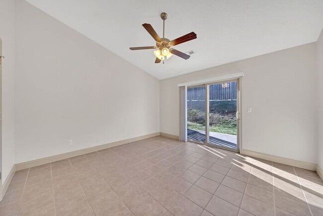 Building Photo - Suncrest Village 2BR/1 Bath One Level with Attached Garage