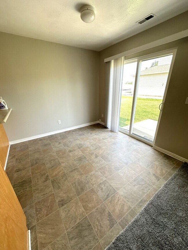 Building Photo - Move In This October – 3 Bed Duplex in Ogd...