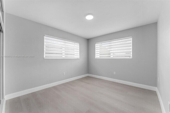 Building Photo - 4400 SW 89th Ave