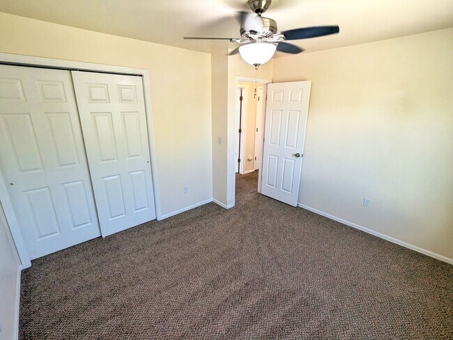 Building Photo - Large Single Family Home