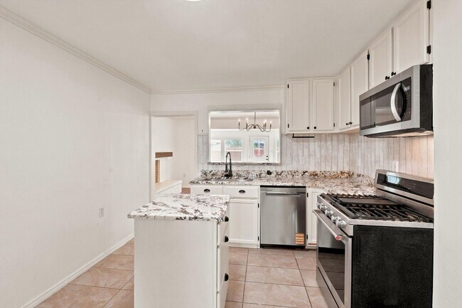 Building Photo - 231 Cicero Ave