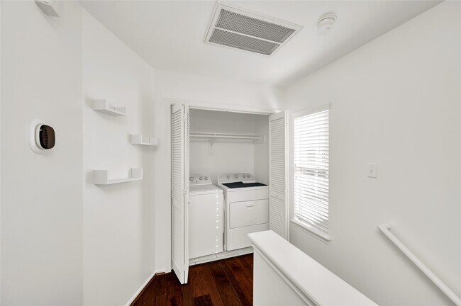 Building Photo - 1719 Redwing Bluff Dr