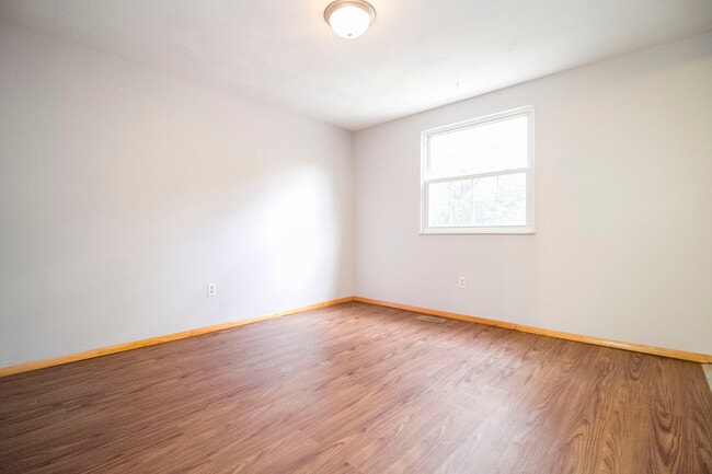 Building Photo - 437 S Haven Rd