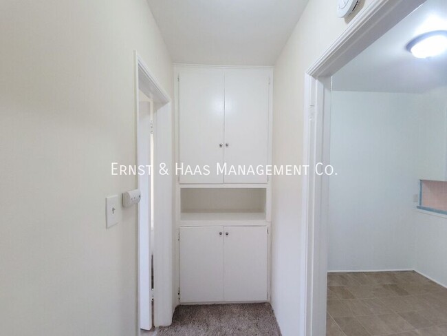 Building Photo - Lovely 1 Bedroom Apartment with Fresh Pain...