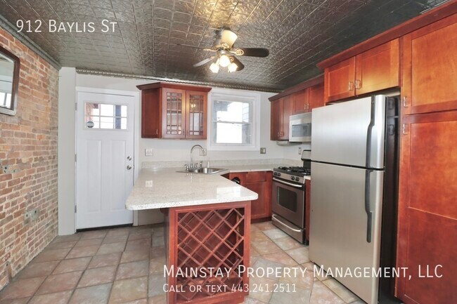 Building Photo - 2 Bedroom Rowhome w/ Rooftop Deck!