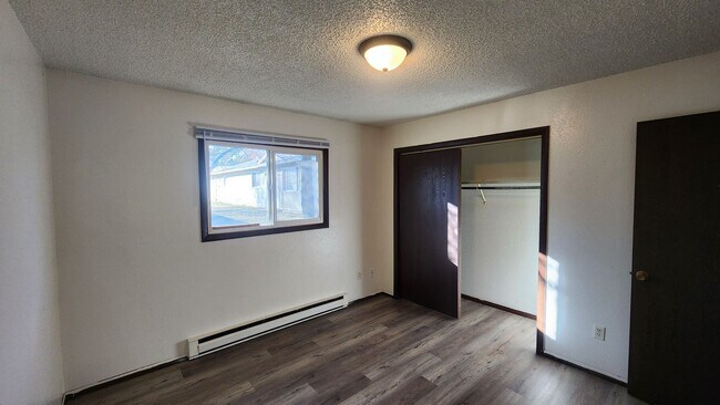 Building Photo - CHA100