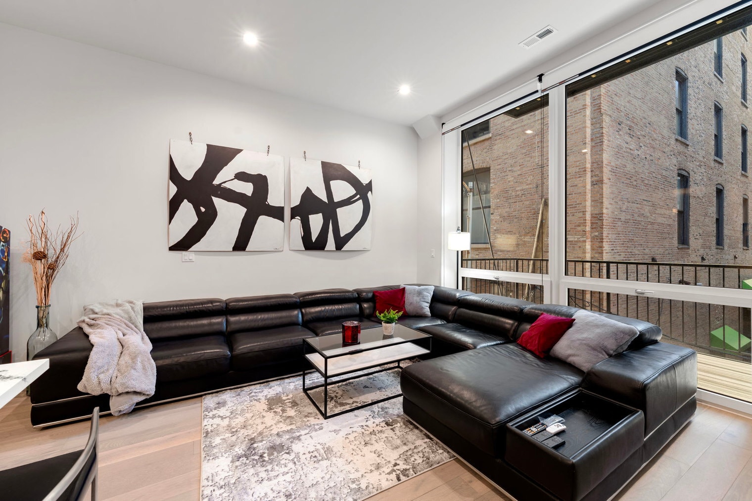 Building Photo - 318 W Grand Ave