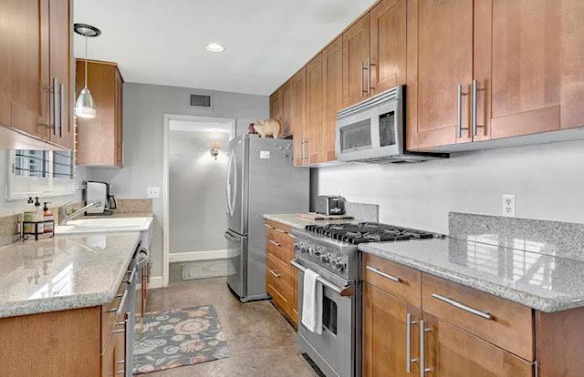 Building Photo - Arcadia Light Furnished Charmer with  Treehouse!!