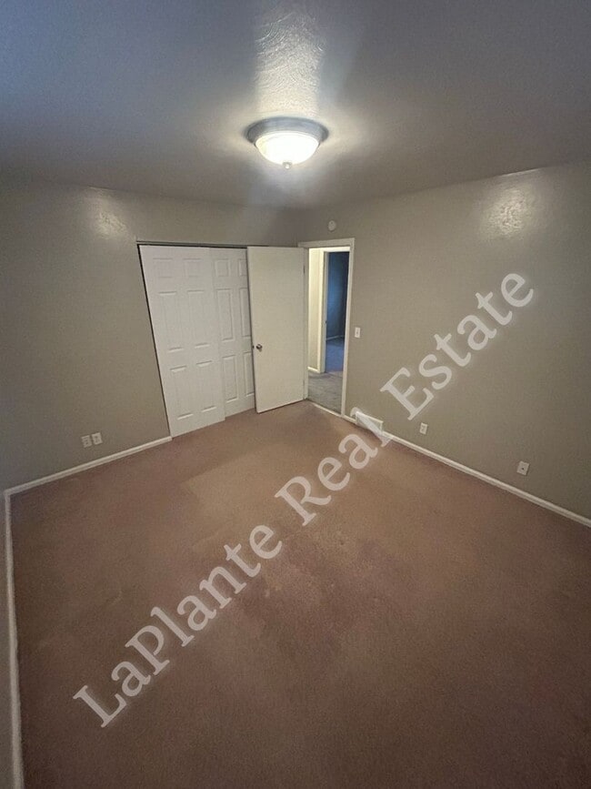 Building Photo - 1921 Northover Rd