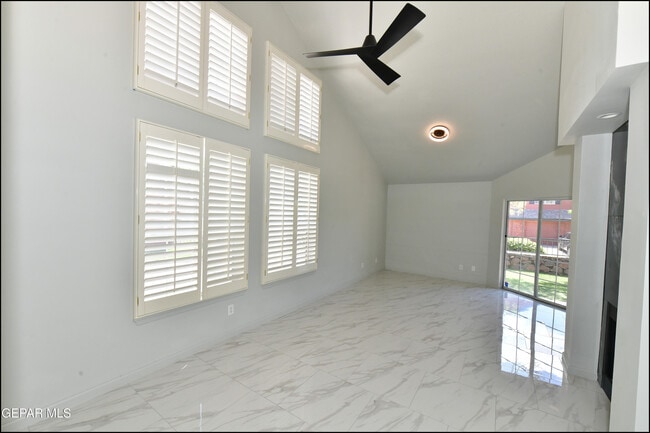 Building Photo - 31 Stratford Hall Cir