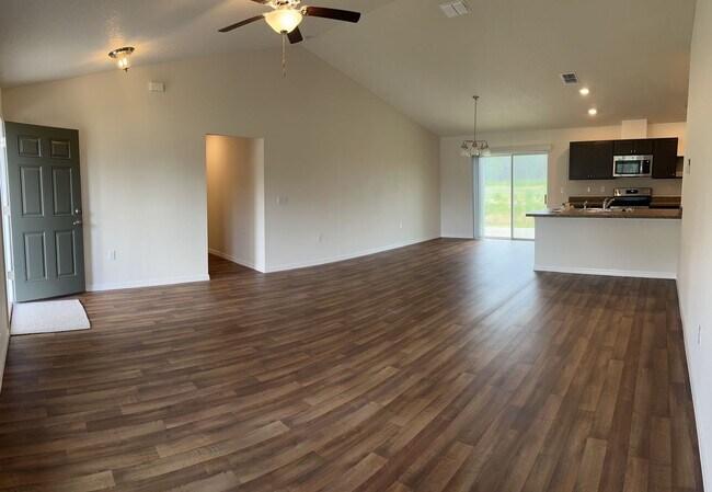Building Photo - Marion Oaks