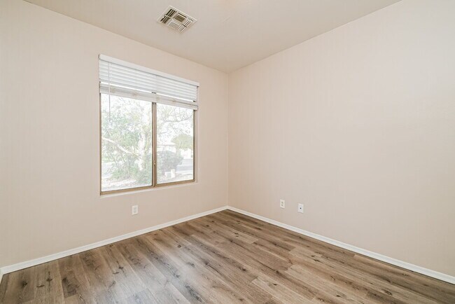 Building Photo - 831 S Nielson Ct