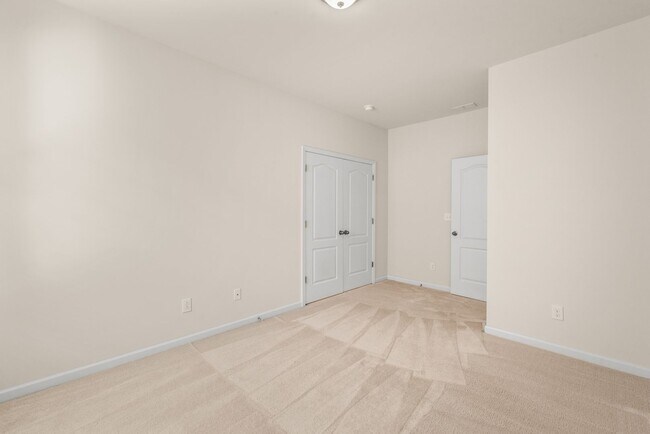 Building Photo - 3 Bedroom Home in Belmont!