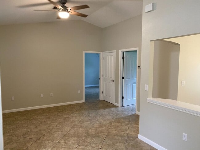 Building Photo - 242 Snyder Dr