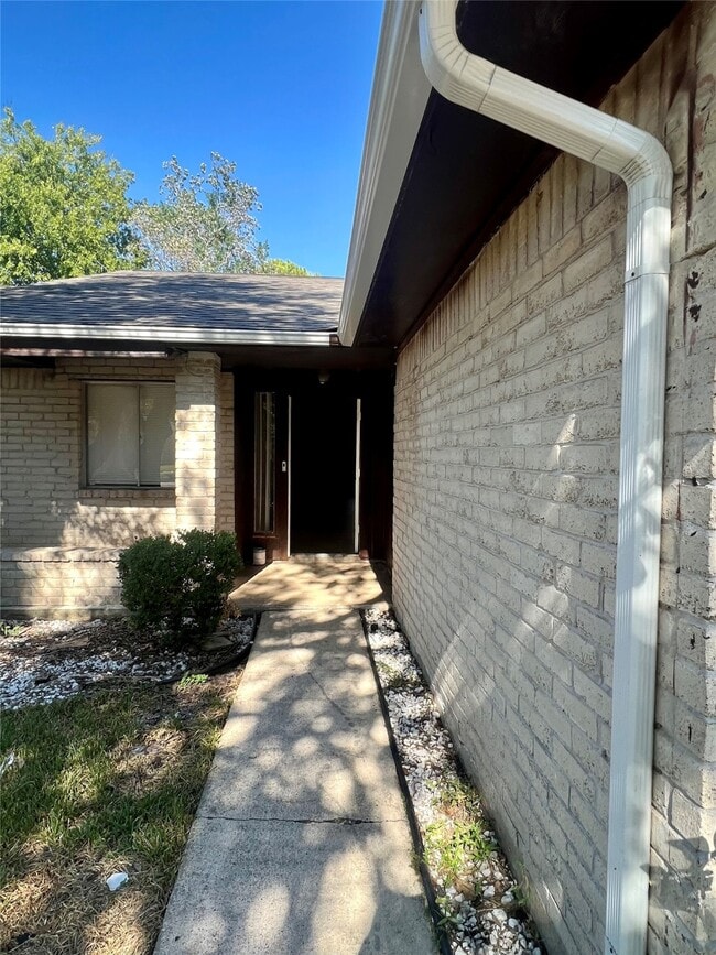 Building Photo - 15046 Blueridge Rd
