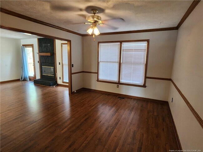 Building Photo - 909 Flintwood Rd