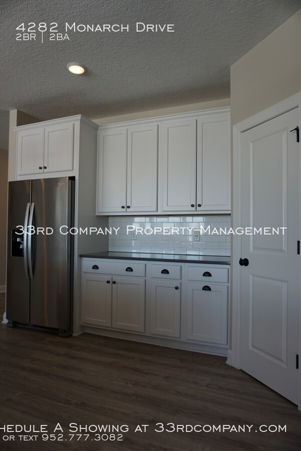 Building Photo - Easy Living, One-Level Woodbury Villa!