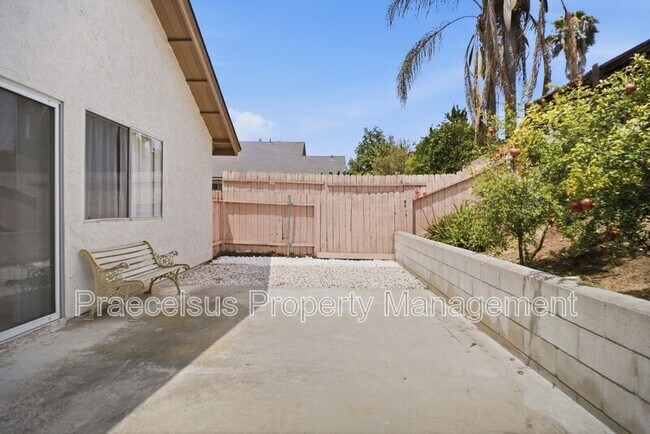 Building Photo - 631 Hampshire Ln