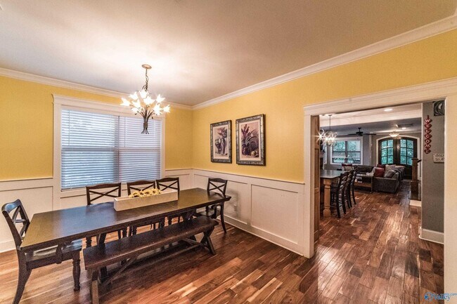 Building Photo - 1716 NE Wellman Ave