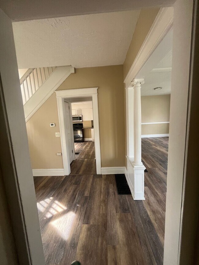 Building Photo - 201 Rosewood Terrace