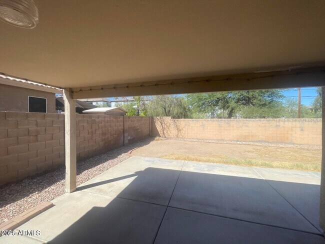 Building Photo - 2230 E Menadota Dr