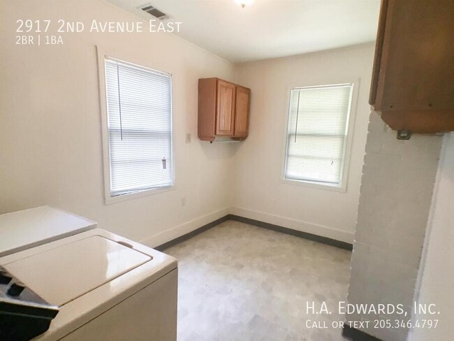 Building Photo - 2917 2nd E Ave