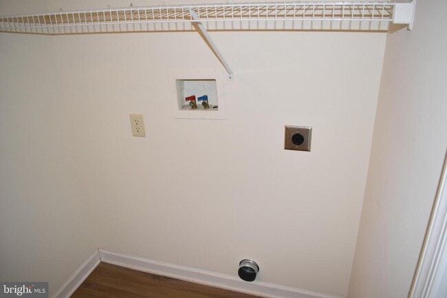 Building Photo - 2725 Roosevelt Dr