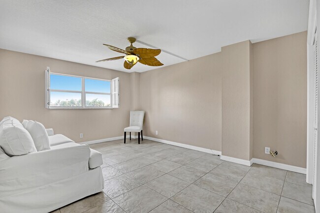 Building Photo - 1160 Hillsboro Mile