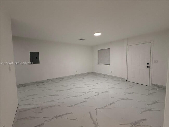 Building Photo - 2796 SW 34th Ct