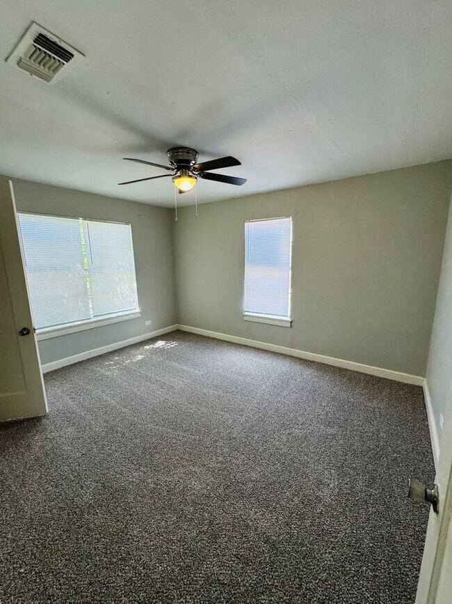 Building Photo - Quiet Updated Home in Beverly Hills