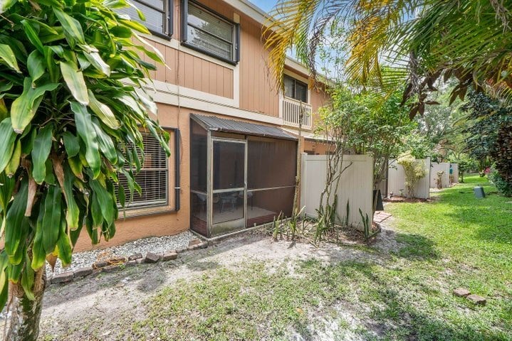 Building Photo - 2047 NW 45th Ave