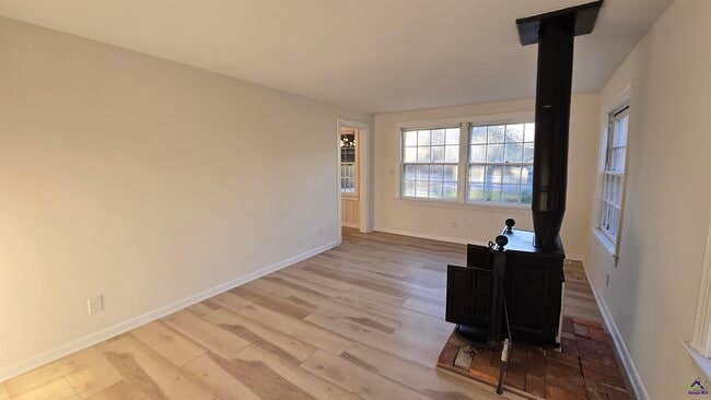 Building Photo - 621 Forest Hill Rd