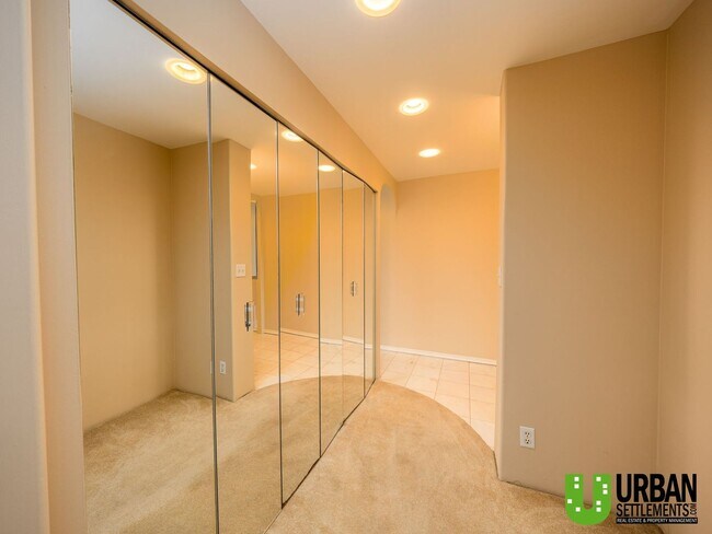 Building Photo - Spacious 2 Bedroom, 2 Bath Condo with Mode...