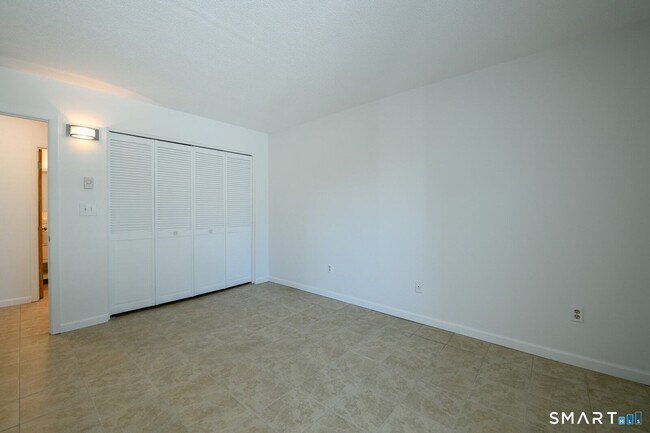 Building Photo - 2 Hamre Ln