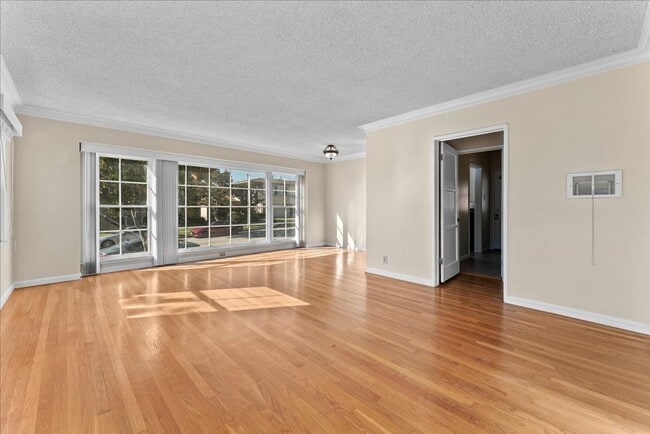 Primary Photo - 5918 S Fairfax Ave