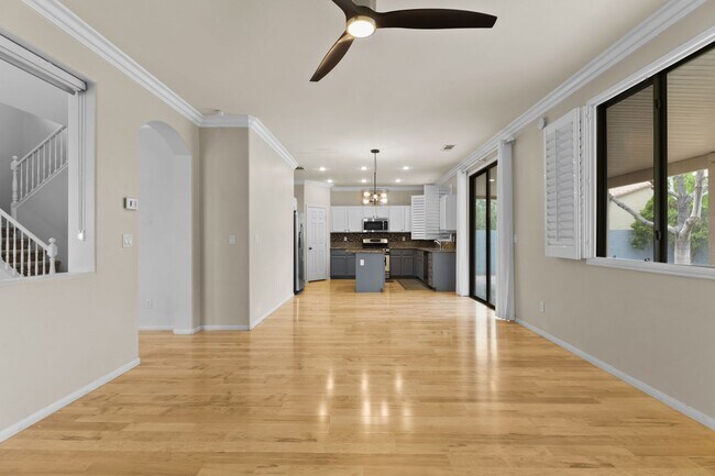 Building Photo - SE!! Pebble and Pollock!! Crystal Springs!...