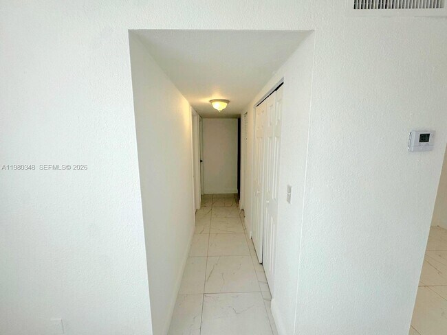 Building Photo - 1805 W 56th St