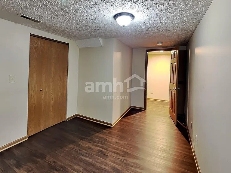 Building Photo - 3008 Old Warson Dr