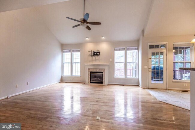 Building Photo - 19 Blue Spruce Cir